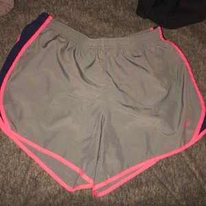 🌺Girls Nike shorts
